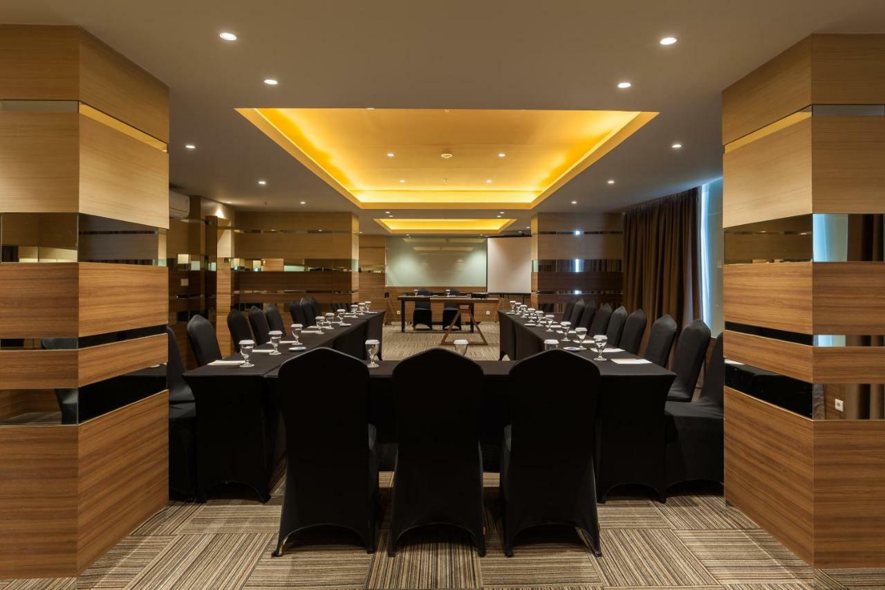 Sahid Serpong Bagian luar foto